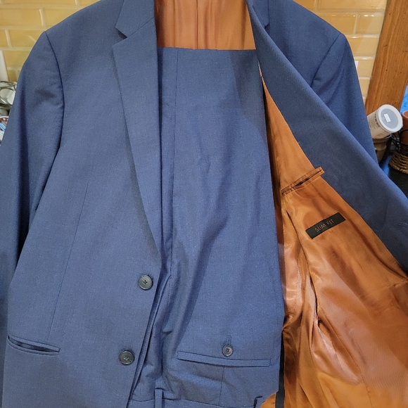 Men suit - Picture 4 of 4